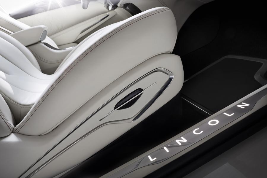  Lincoln MKC Concept 2013 года  (фото 10 из 39)